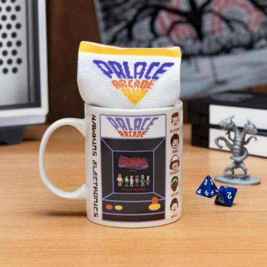 Stranger things mug et chaussettes 1